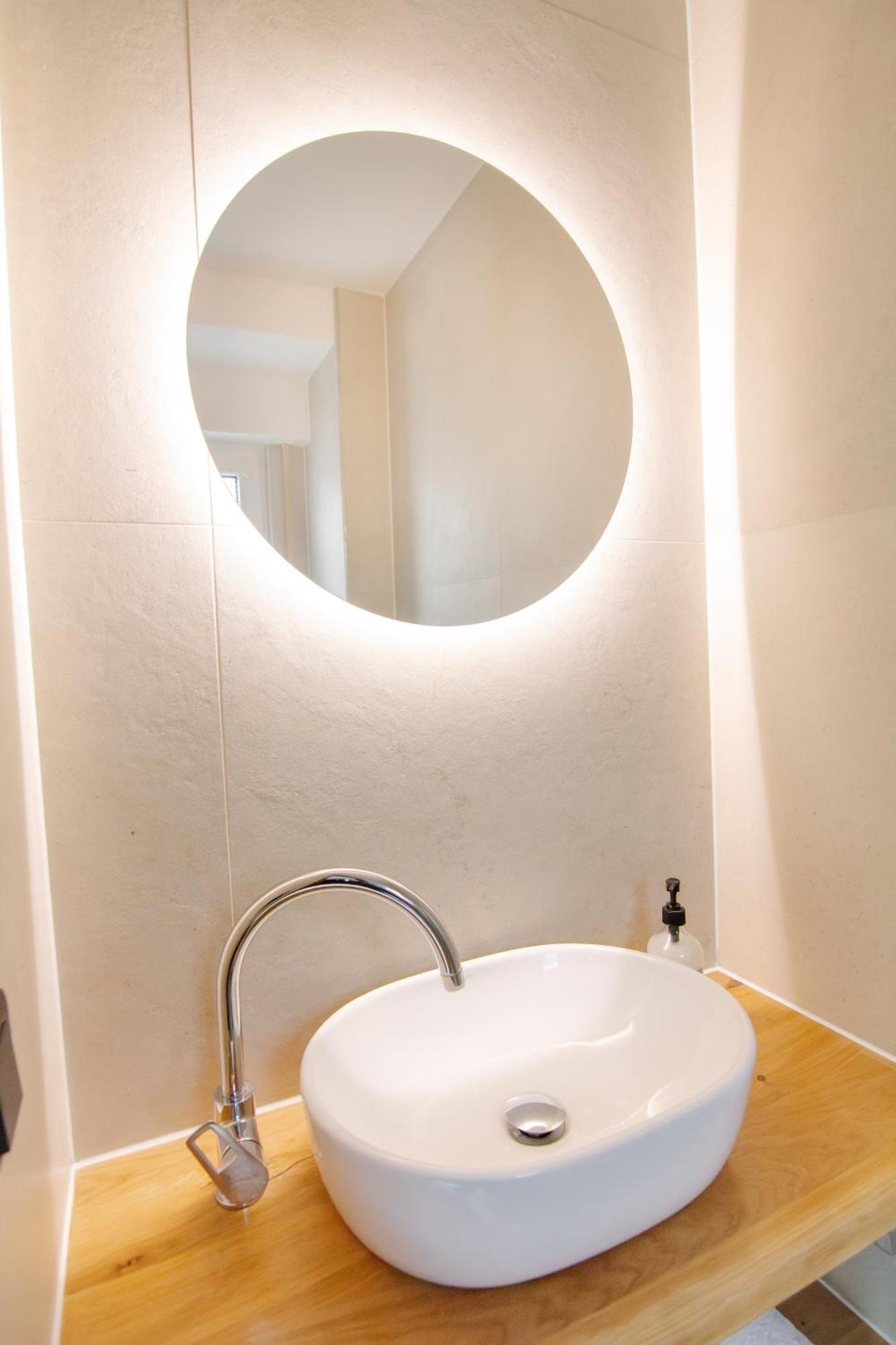 Comfort Hub - - 3 Gaestezimmer Im Eigentumshaus Gasthof Köln